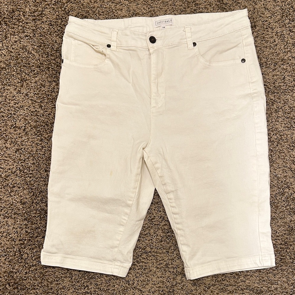 Cream Women’s Bermuda shorts